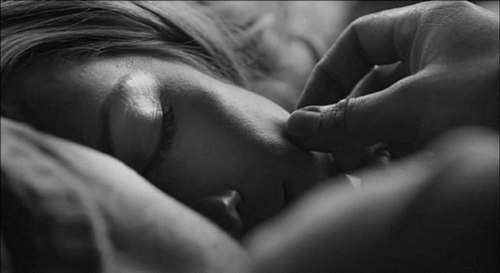 neversleeps29's tweet photo. You bring down my walls and give me a love i never thought was possible 💕 https://t.co/GvFWQ5tgwz
