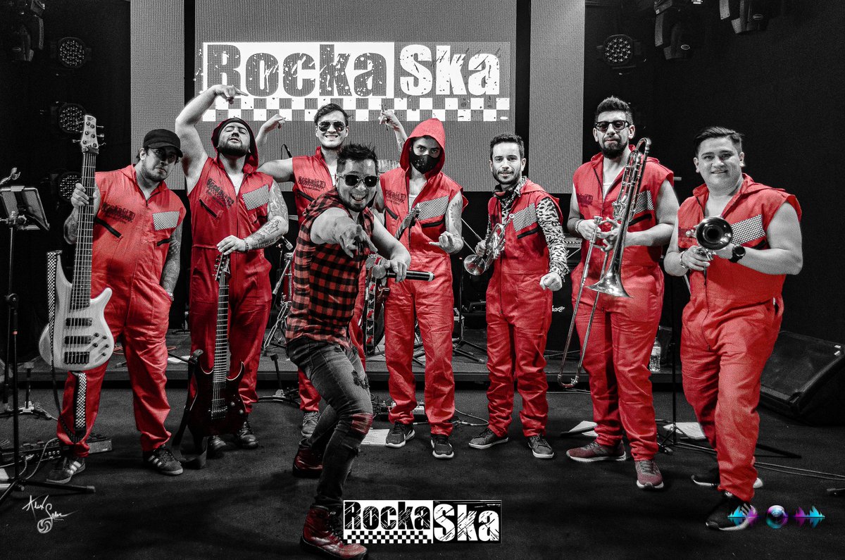 🏁🏁🏁🏁🏁🏁🏁🏁🏁🏁🏁
😎Así terminamos nuestro 👥concierto agradecidos con 📲tigo que nos acompañaste 🔊, hoy nos 🤜🤛encontramos en el 🤝proceso de gravar 🌏esperamos sigas con 🌐nosotros para cuando 🌍entreguemos "COTIDIANO". #sonidoantisistema #tronandootravez 
@rockaskaband