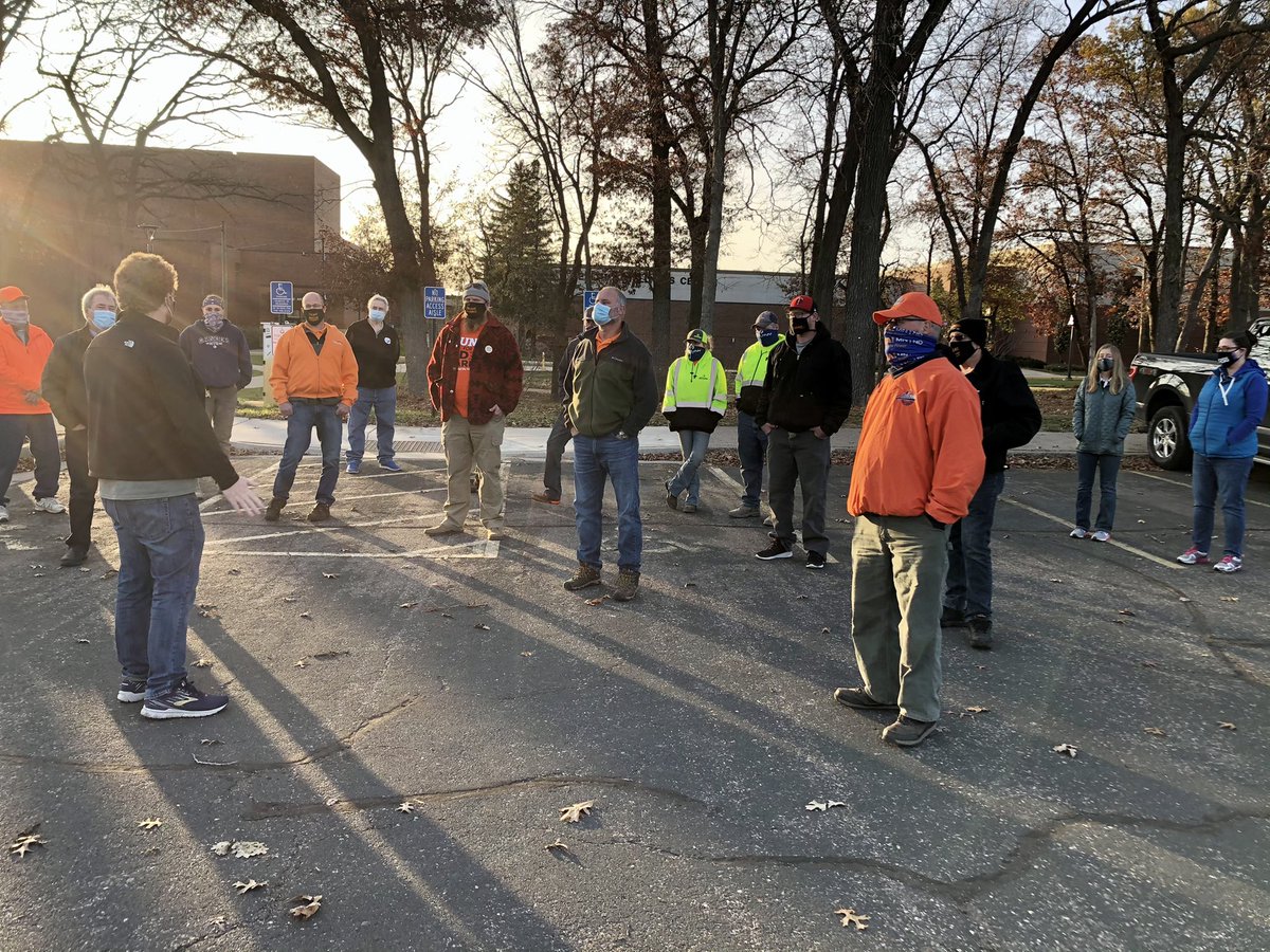 LIUNAMinnesota's tweet photo. It’s #ElectionDayEve and #LIUNA members joined Rep. @zackstephenson for a #GOTV lit drop in Anoka. #LIUNAVotes2020 #UseThePower https://t.co/r6tbUbdhJb