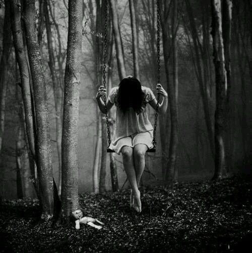 luisskkjk's tweet image. Você está em um sítio e de longe vê essa menina, ajudaria ela?