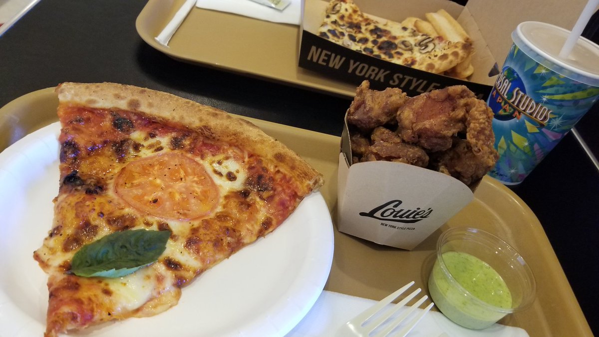 OhYuu's tweet photo. インしてます🌞
朝からピザ🍕&amp;チキン🍗🥰 https://t.co/GEMEdTNt8G