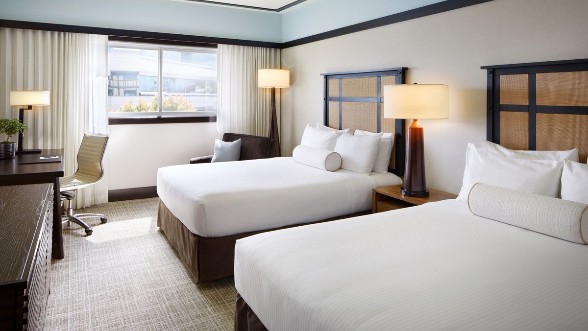 Turn your Santa Monica Thanksgiving dreams into reality; stay longer and save more! bit.ly/2hdja7t