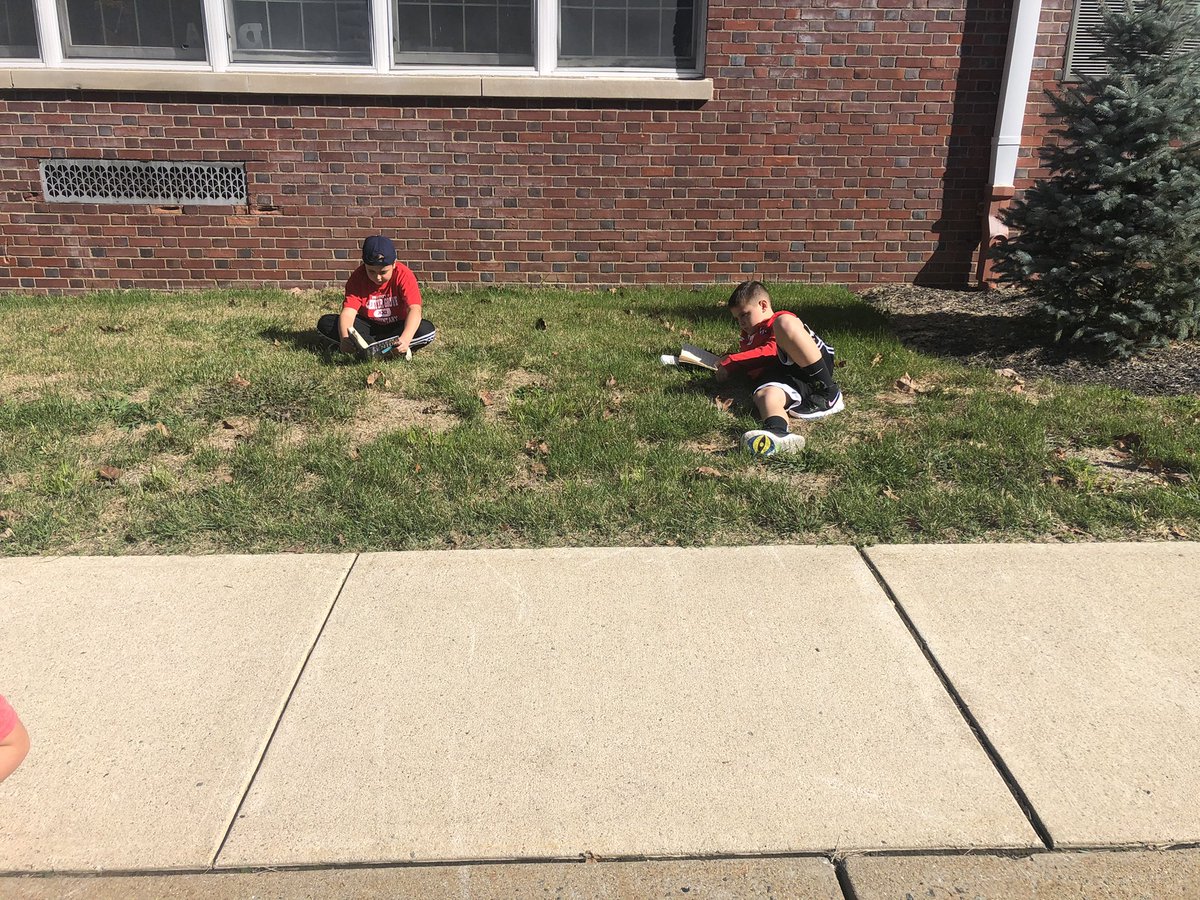 Last weeks outdoor independent  reading time. Reading conferences from a distance!  #cgstrong #room2 #socialdistanceinschool #cohortA