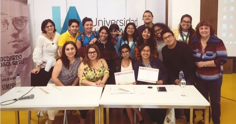 _ChadlerWayne's tweet photo. La educación pública y de calidad en artes es un derecho.
Nuestros docentes no merecen trabajar con sueldos impagos. 
Que la U no pague la crisis!
Hoy estoy en vigilia por el derecho de mis profesores y el mío. 

#LaUAsedefiende
#UArtesResiste https://t.co/fWQMDLqX4v