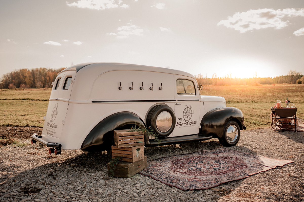 thewheeledbrew's tweet photo. What an amazing photo of our #mobilebar Howard from @wandernorthphoto https://t.co/poFQEiNIYq