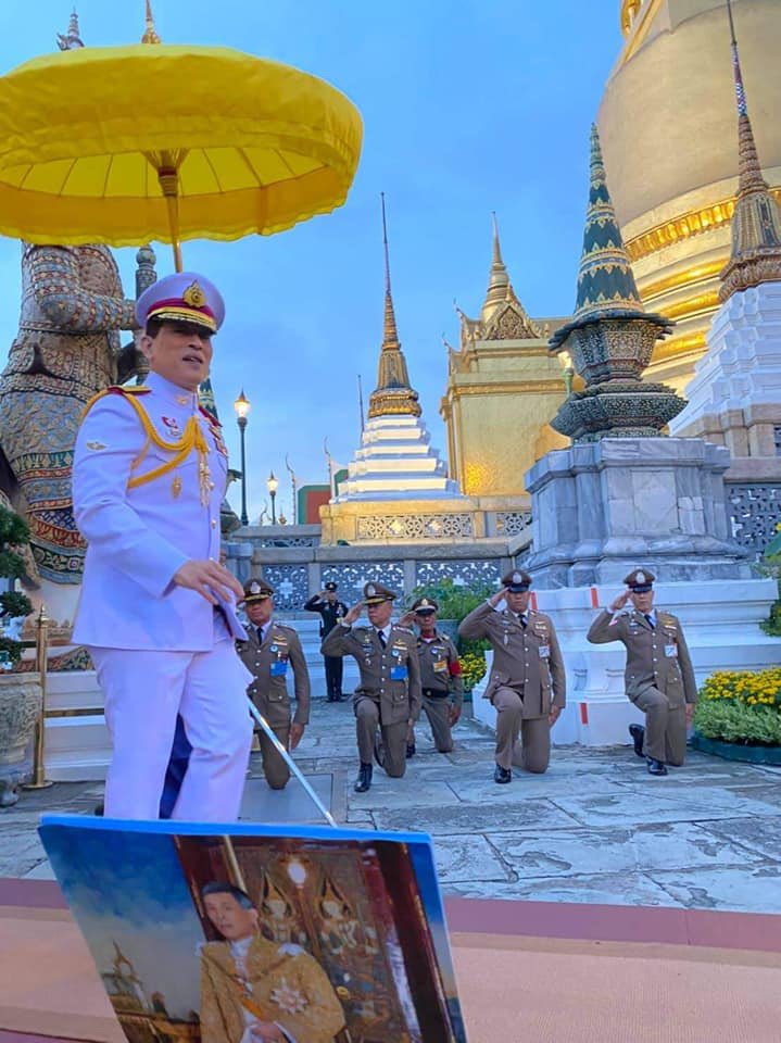 THRoyalistarmy's tweet photo. #ภูมิใจที่ได้เกิดใต้ร่มพระบารมี  พระบารมี ของในหลวง ของสถาบัน จะปกคุ้มครอง ประชาชนชาวไทย 💛 https://t.co/aRmvuhVlcc