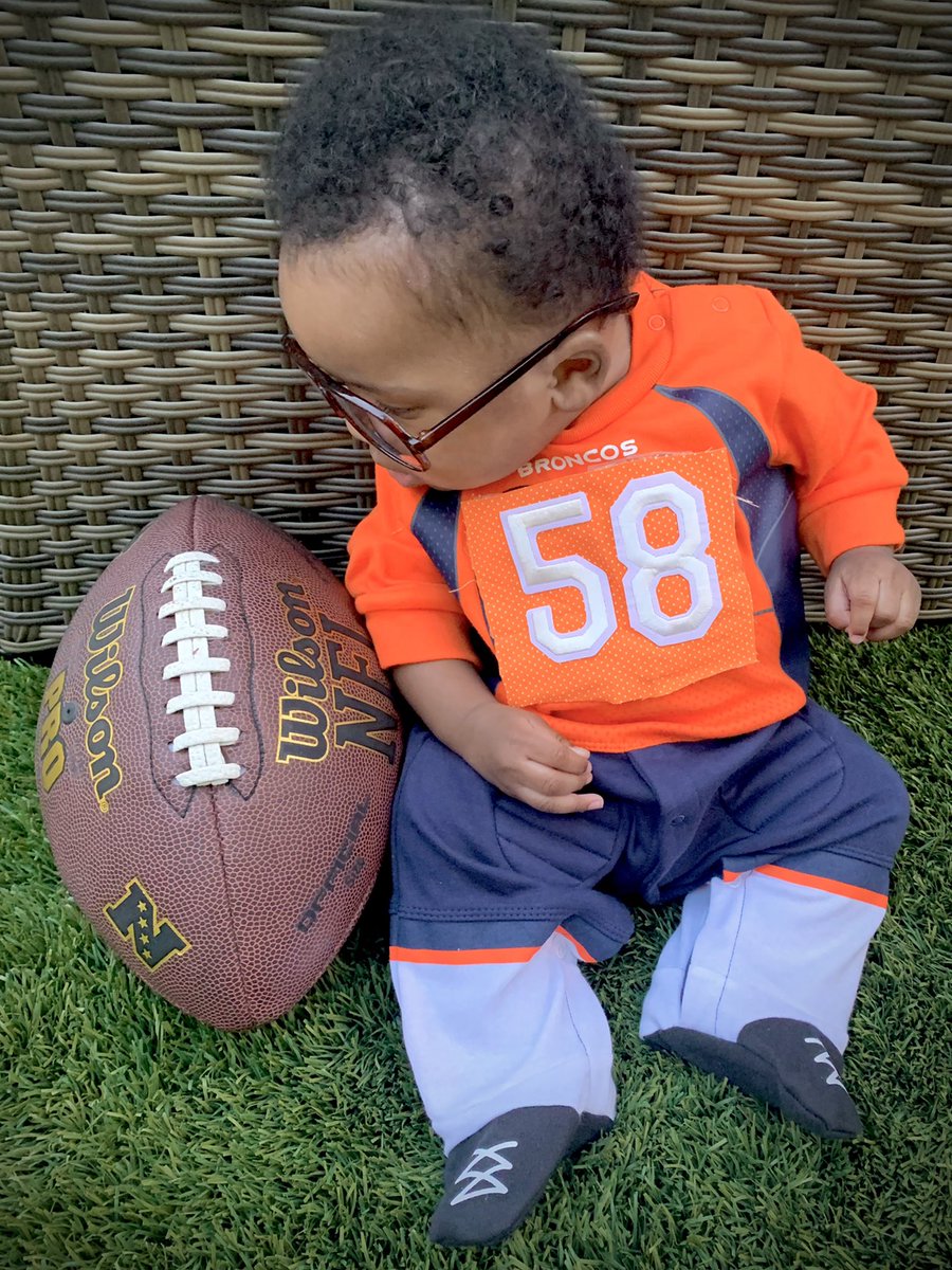 SparrowChange's tweet photo. @VonMiller Your newest, biggest fan, Desmond! My 4-month-old son went as YOU for his first Halloween 🎃 #vonmiller58 #costume #glasses @VonsVision58 
Hope you heal up quickly—we all miss you! #broncosfans #BroncosCountry @Broncos https://t.co/S6AmD9OeO4