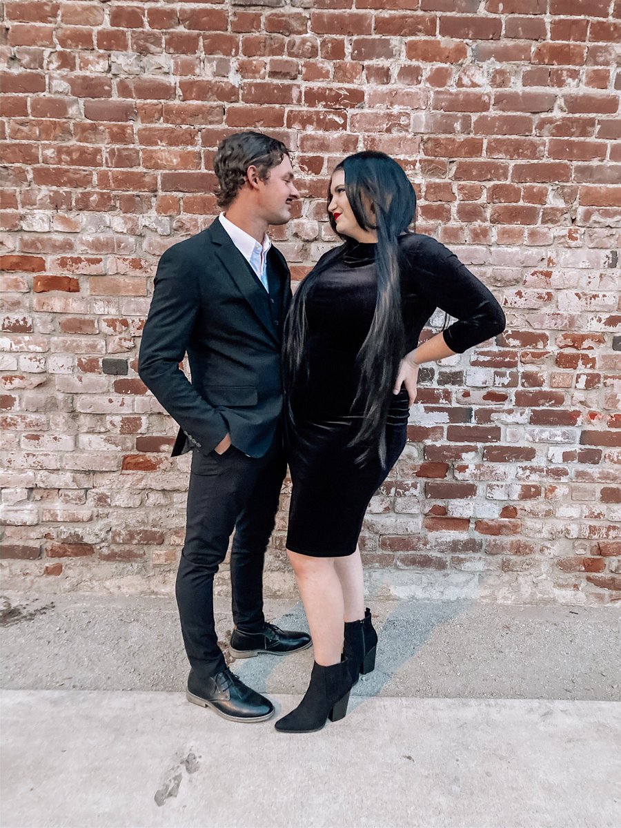 kami_clark_'s tweet photo. 🖤They're creepy and they're kooky, 
Mysterious and spooky, 
They're altogether ooky, 
The Addams Family🖤 #halloween2020 https://t.co/rvHA2xwxsy