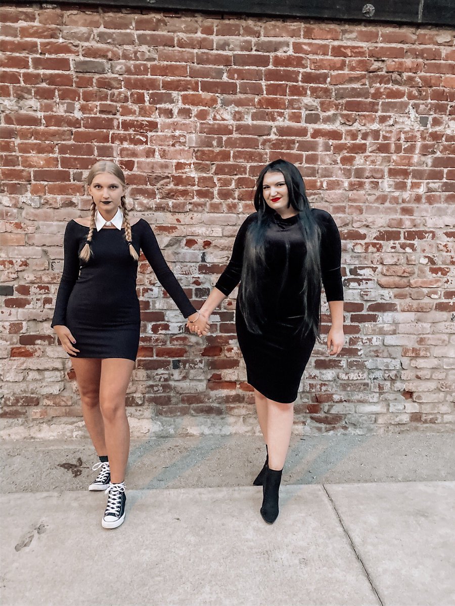 kami_clark_'s tweet photo. 🖤They're creepy and they're kooky, 
Mysterious and spooky, 
They're altogether ooky, 
The Addams Family🖤 #halloween2020 https://t.co/rvHA2xwxsy