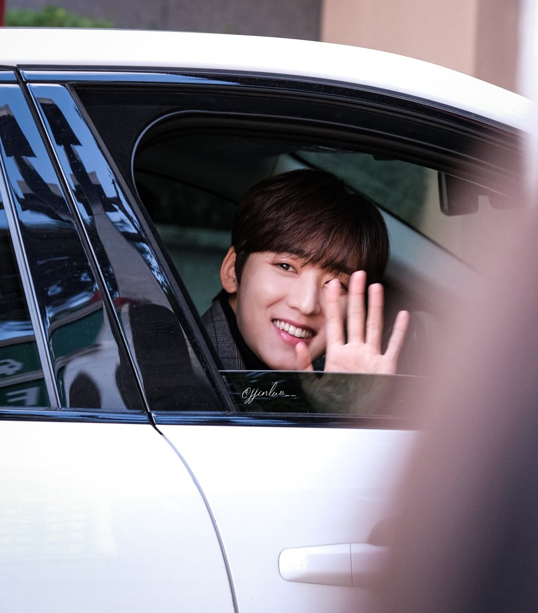 jjinluv__'s tweet image. 201103 ASC 애프터스쿨클럽 출근길
#케빈 #케빈우 #kevinwoo

너무 순식간이었지만 귀여웠다,,,,