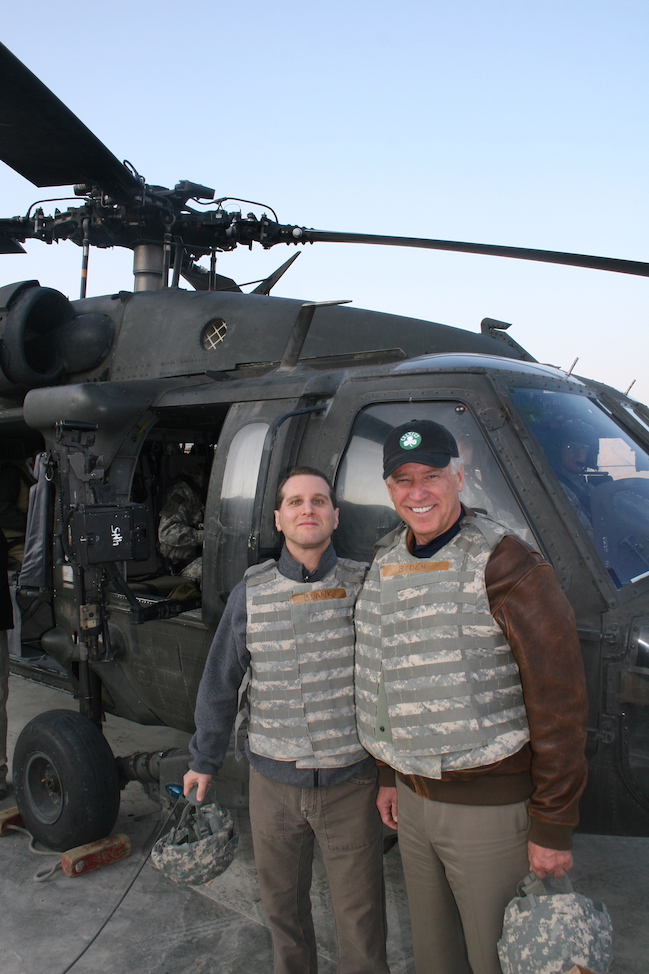 For those still deciding whether to give  @JoeBiden your vote, here's a little story that shows what he's like-- and why he deserves your trust.Over nearly a decade of staffing  #JoeBiden, we took a number of helicopter flights in  #Afghanistan...<1/ >