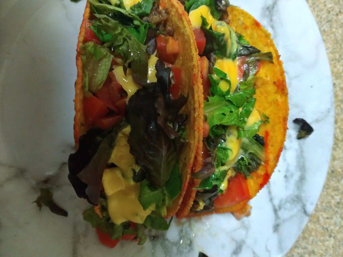 BTalkect's tweet photo. Dinner 2 Hot beef and potato taco with spring mix velvetta and tomatos #Taco #NotTuesday #FollowMe @BTalkect https://t.co/rTvXuXnFyM