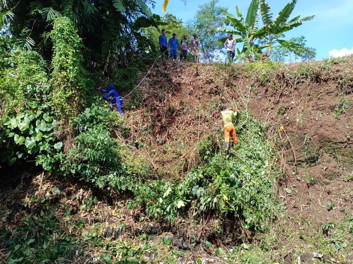 KorsdaGenteng's tweet photo. Kerja bakti bersama...
Selalu rukun dan kerja sama dalam segala hal...
@kecgenteng
@kantor_cluring
@kec_tegalsari
@KecamatanSempu @kec_gambiran
@banyuwangi_kab
@p50_guntur https://t.co/PGJqQlaB7m