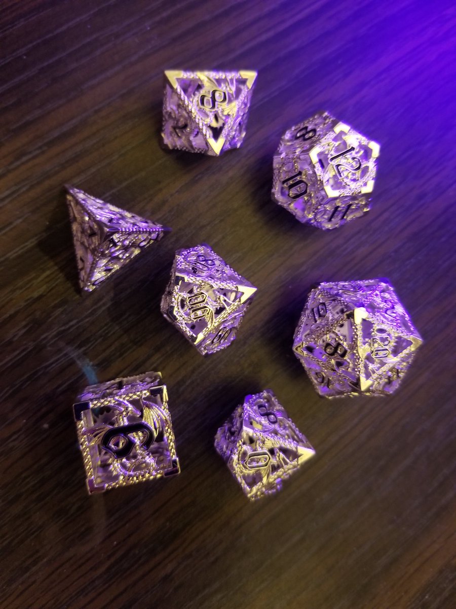 frau_keller's tweet photo. Meine neue Würfel sind angekommen! Sie sind innen hohl!
(My new dice arrived! They are hollow inside!)
#MHSDeutsch #MHSRead180 #MHSKellerLit #MHSd&d https://t.co/rfky2DMbSz