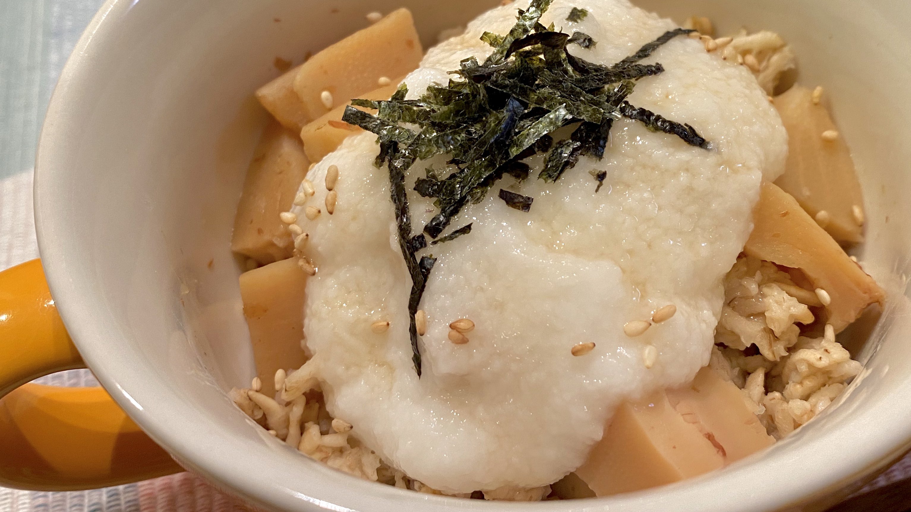 これぞう 40kg痩せたオートミール米化 米化なら麦飯風たけのことろろ飯もいけちゃうからお試しあれ オートミール30g冷たいお茶50mlレンジ500w1分茶飯化 たけのこの土佐煮 ローソン 1袋混ぜ1分チン 解凍したとろろ1パック 無砂糖つゆ小1 麺つゆ
