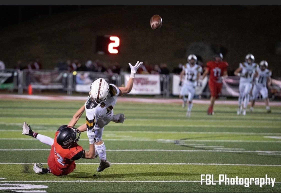 SteveLister8's tweet image. Here is a good shot of how you became the receiver as the deep coverage guy! All the receiver could do is pull you to the ground to stop you from picking it off! #finish #gameover @D_spjuty