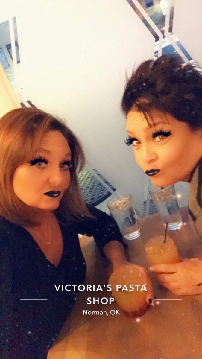 Dnordstrom31's tweet photo. Bestie night with some delish Rum Runners💃🏻💃🏻 #solvingworldproblems #doingsometrashtalkin #shesmyperson https://t.co/tqsltS83kZ