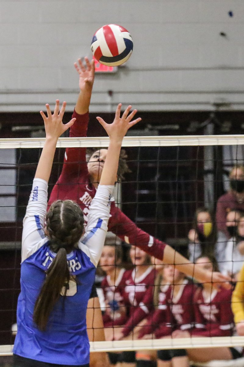 thatphotoguy82's tweet image. Photos from tonight's opening round of the KHSAA volleyball tournament match between @PaintsvilleAth and 
@Russellsports  See story by @SparksWillFly35 later tonight on @ashlandkydaily and in Wednesday's print edition.