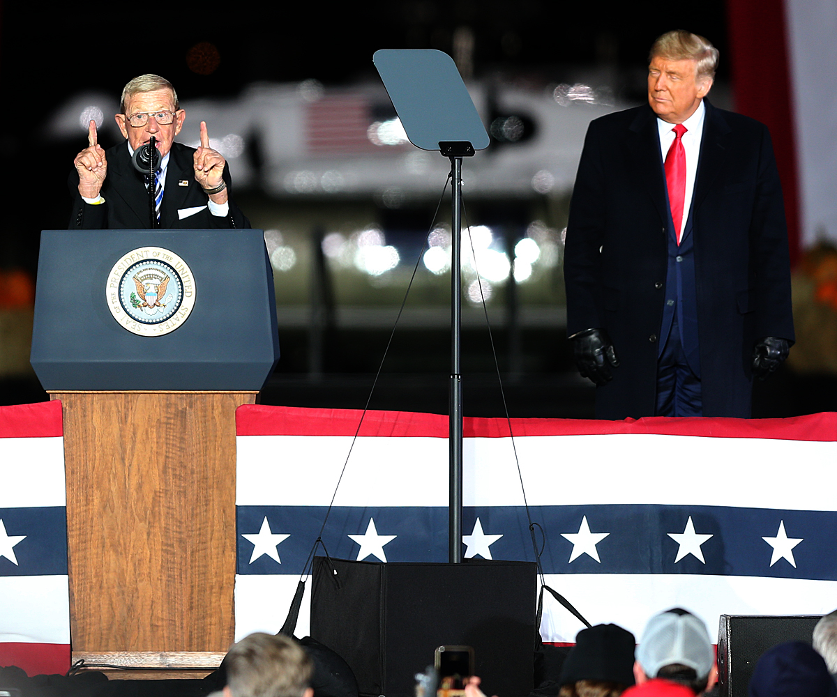 Coverage for @thedailyveteran of @POTUS @realDonaldTrump at the Halloween Night Campaign Rally in Butler Pa. U.S. Army Veteran,Former Notre Dame Head Coach and Friend of President Donald J Trump (background) addresses the thousands in attendance. Honor and Privilege to attend.