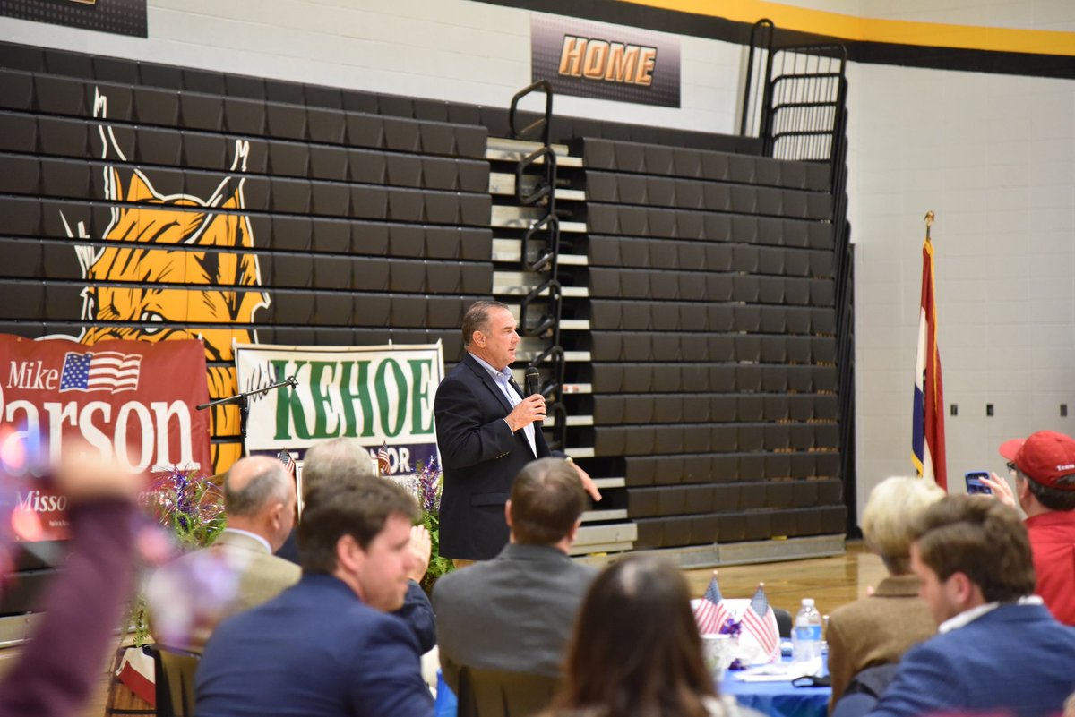 MikeLKehoe's tweet photo. .@RoyBluntMO recommends Cassville for Election Day Eve, and man was he right! Great enthusiasm for @mikeparson, Roy, @auctnr1, and the statewide ticket! Special thanks to all who traveled with us today encouraging Missourians to hit the polls. Get Out & VOTE tomorrow! #KeepMoRed https://t.co/9vFfhG41BC