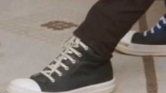 _minsoftie's tweet photo. @Corpse_Husband everyone is worried about #OnlyJackets ...I just wanna know what shoes are these 🥺👉🏻👈🏻 https://t.co/jG3YkfuLGu