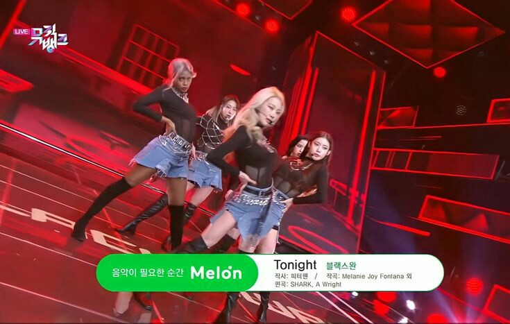 GeorgeM82258660's tweet photo. #BLACKSWANDebutStage https://t.co/NJXGkBWEvv