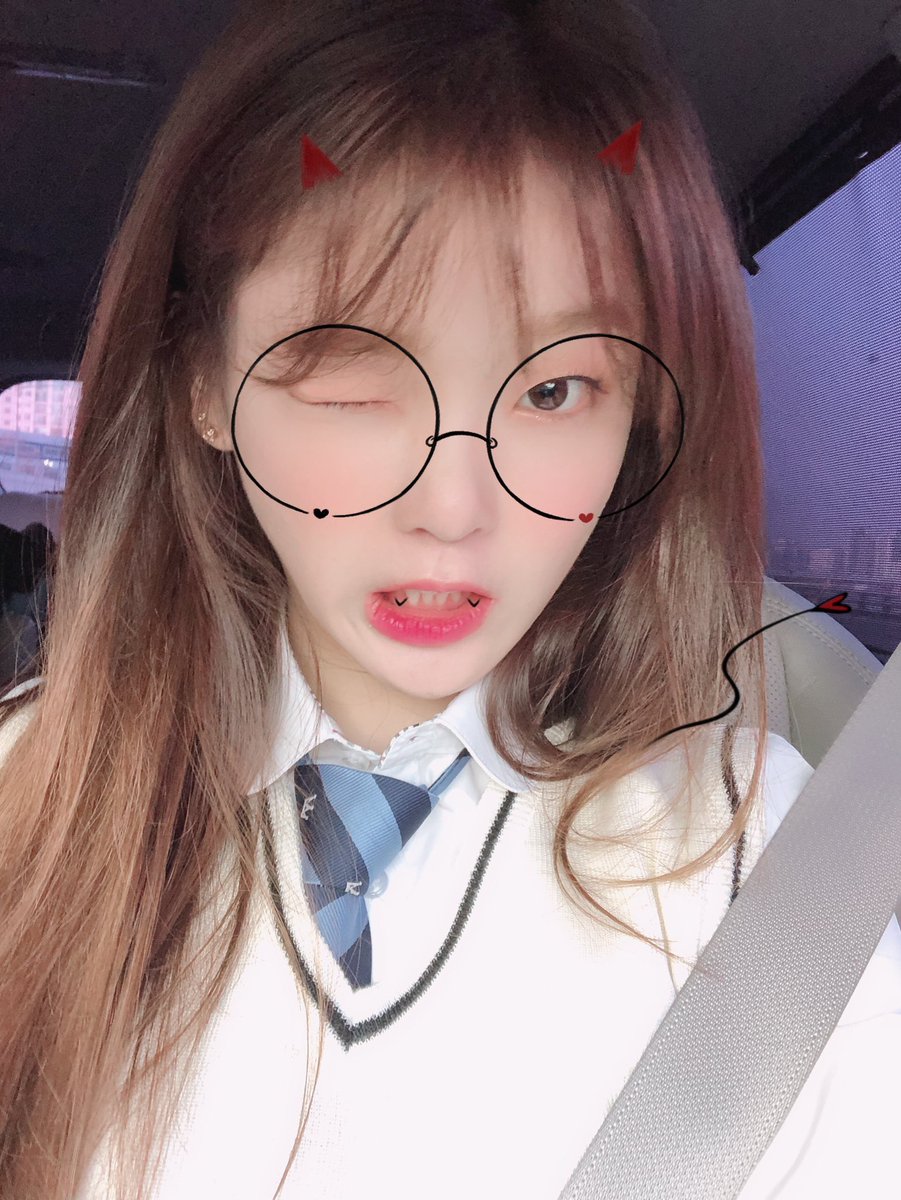 MSilver93's tweet photo. #MAMAVOTE  #ohmygirl https://t.co/b3Gcgq0ZDW
