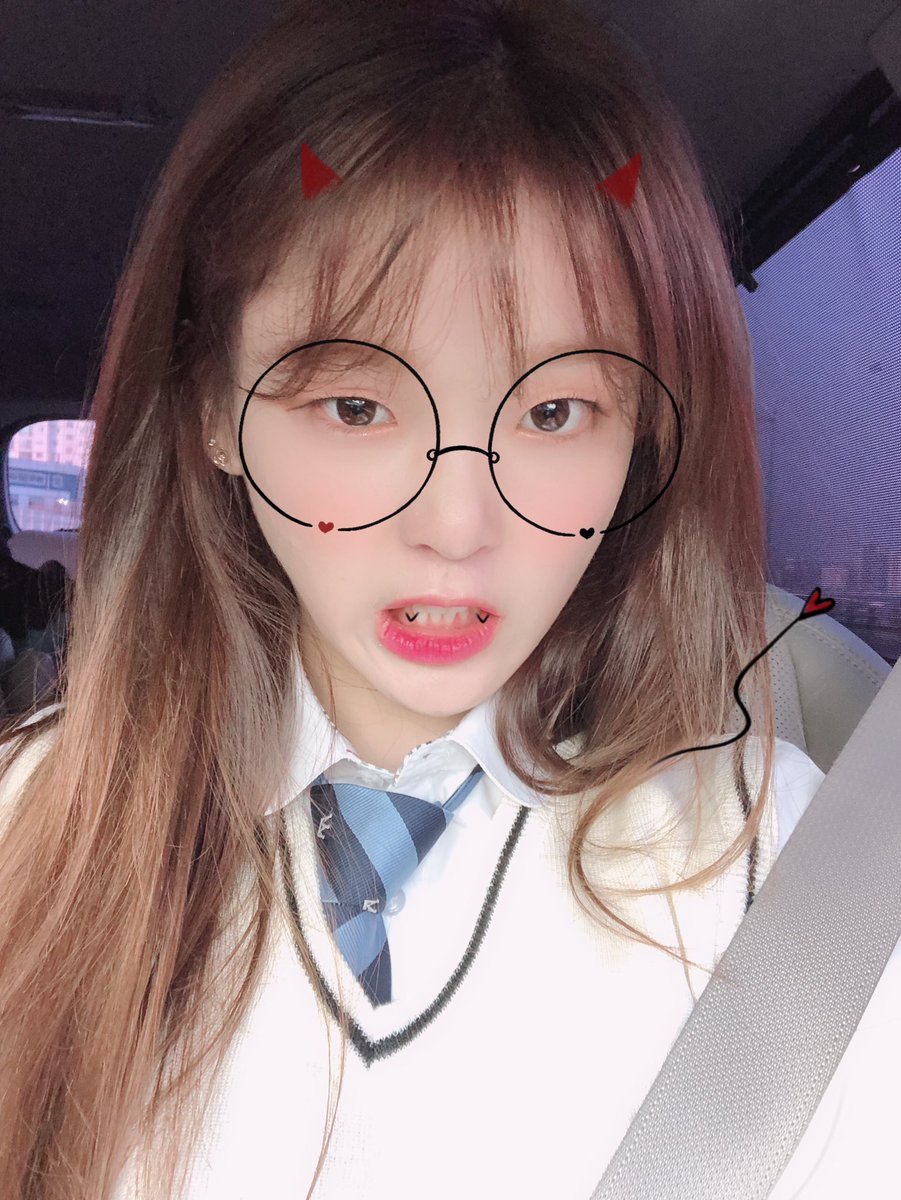 MSilver93's tweet photo. #MAMAVOTE  #ohmygirl https://t.co/b3Gcgq0ZDW