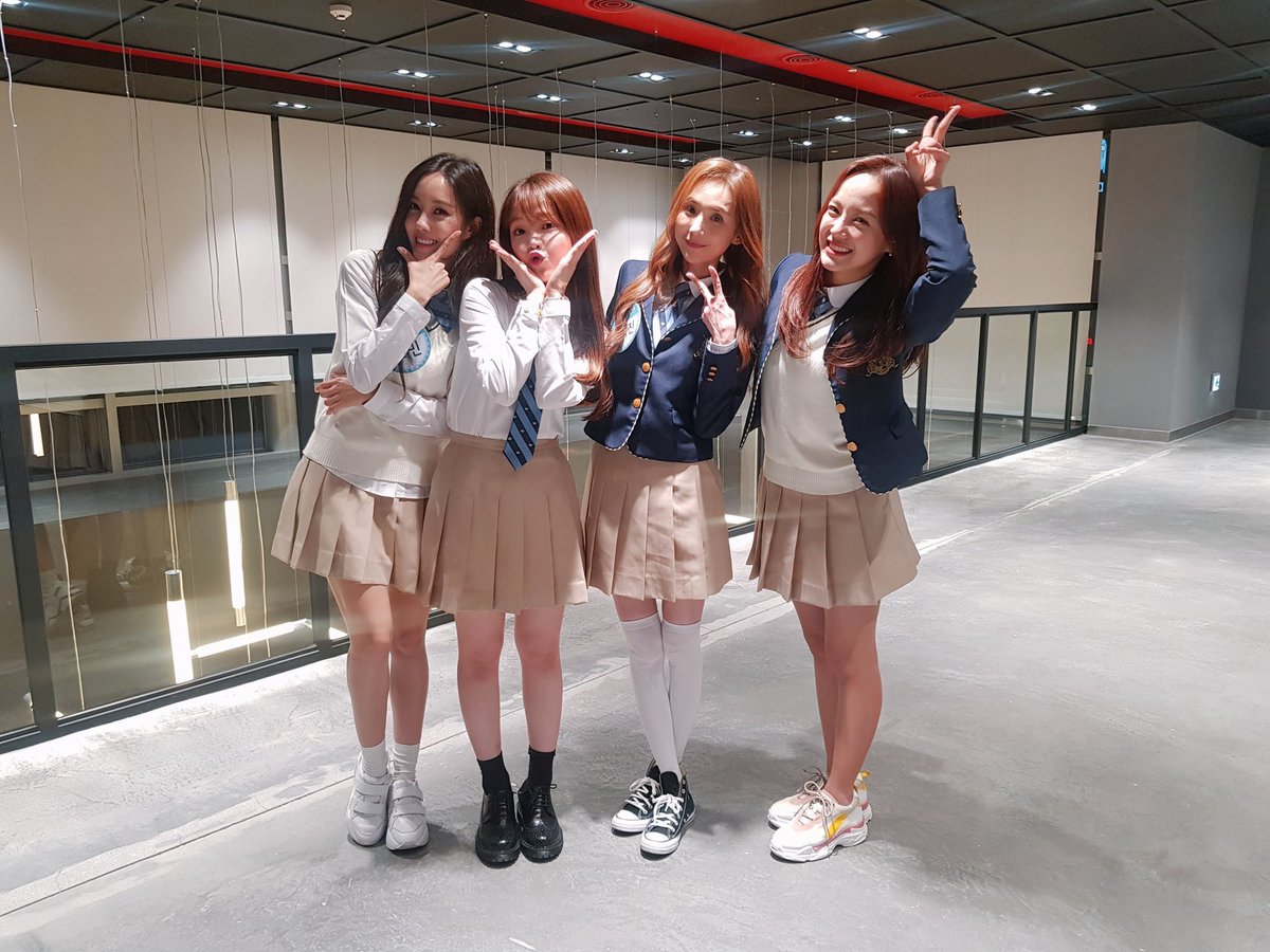 MSilver93's tweet photo. #MAMAVOTE  #ohmygirl https://t.co/b3Gcgq0ZDW