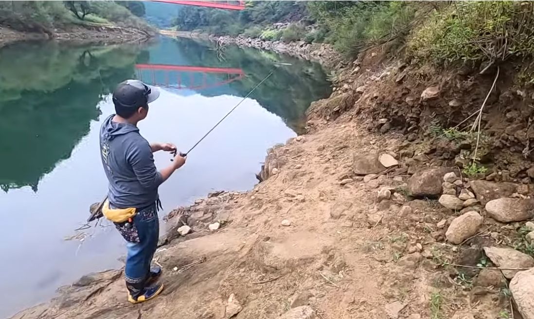 アングラーズグループ インフォメーション 室生ダム バス釣り おかっぱり １８年ぶりにバス釣りが解禁になった室生ダム 津風呂湖をホームにしてるtkまんぼ君が完全初見で攻略してみました 津風呂湖同様 魚のポテンシャルは半端ないです 通って