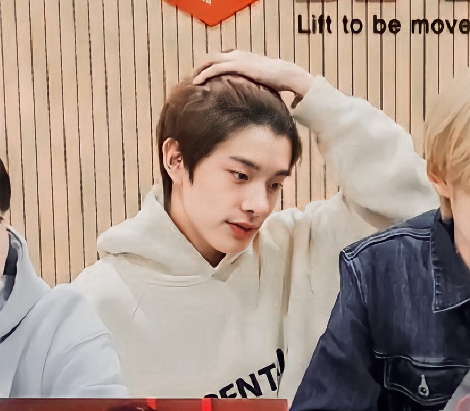 amesoeur_02's tweet image. sunghoon taught him, im sure. 

#EHYPEN #JAKE @ENHYPEN_members