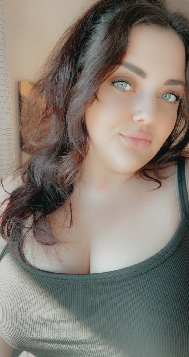MadelynePage's tweet photo. Haven’t had bangs since middle school and I honestly don’t know why I’ve waited this long to get them again https://t.co/3drO6MtqJ5