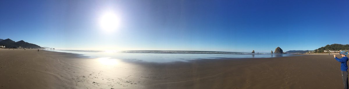 kaomom1010's tweet photo. 久々の太平洋 🌊

#OregonCoast #CannonBeach   #Pacific  #空 #海 https://t.co/yUFkq9e0Ud