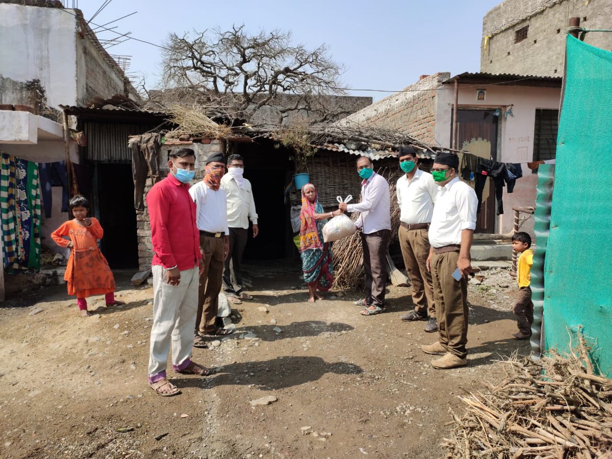 vskdevgiri's tweet photo. स्वयंसेवकांचा असाही आदर्श; मोसंबी विकून जमवले पैसे आणि गरजूंना केली मदत. भोकरदन तालुक्यातील वालसावंगी येथील प्रेरक प्रसंग
Read more👇
https://t.co/lmCFKbwpmR
#Seva4Society #RSSDevgiri https://t.co/sMdQwVoGS5