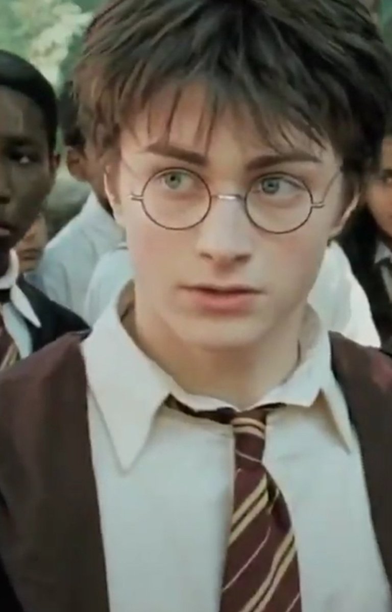 NetworkPotter's tweet photo. I think harry was really afraid of Sirius Black in Prisoner of Azkaban,
Didn’t you notice, he didn’t tie his tie properly throughout the movie???? https://t.co/OkED5o7iMT