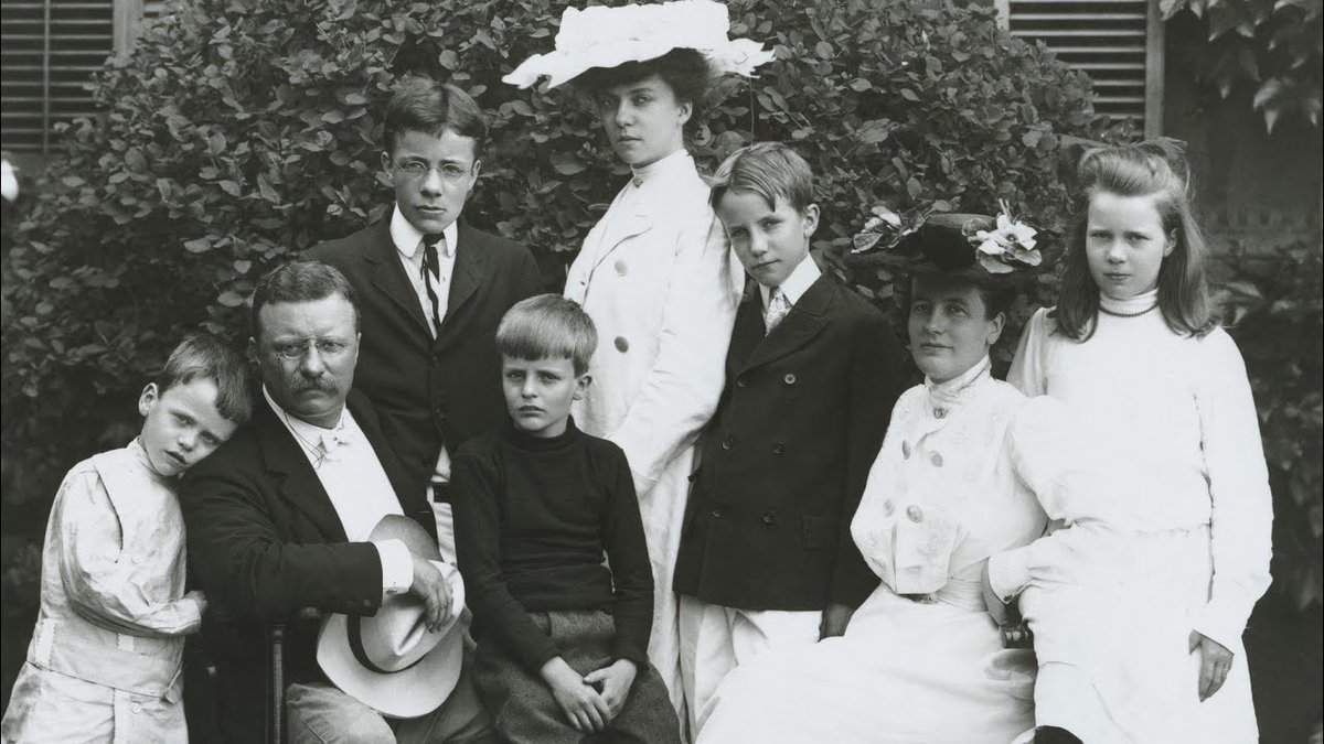 8/ In contrast,  #TheodoreRoosevelt’s family.  #TR served in the  #USArmy. Of his six children, five – four sons and one daughter – all served in World War I. One died. Two were badly wounded. Three sons and at least one grandson served again in WWII.  #TR, Junior died in Normandy.