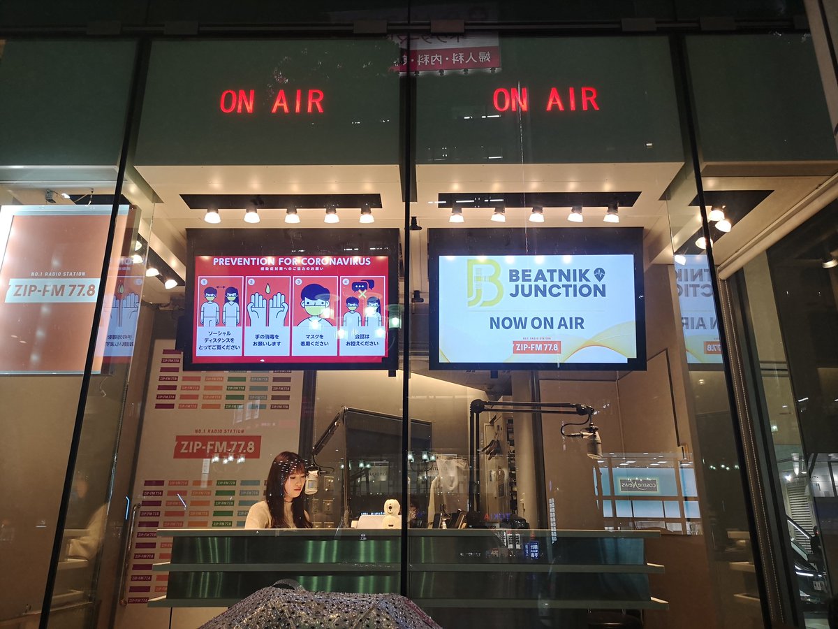 ganmi24's tweet photo. 11月02日(月)清里千聖さん初のラシックにて(BEATNIK JUNCTION)
公開生放送見てきました。
ちせいちゃんめちゃくちゃかわいかった(*´ω`*) また見に行こっと
#ラシック #LACHC #ビージャン #bjcs #初日 #清里千聖 #ナビゲーター #出席確認アピール #出席確認 #公開生放送 #ラジオ #zipfm https://t.co/QJb4CvENmB