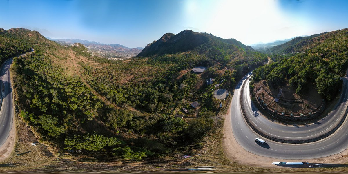 #TouriZim What fascinates you when you visit Mutare, for me it's this welcome blind curve called the Christmas Pass ......#kumakomoyo #VisitZimbabwe