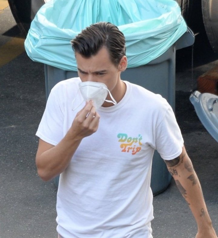 1DMUpdates's tweet image. #UPDATE|| Harry at the set of Don't Worry Darling.

ctto