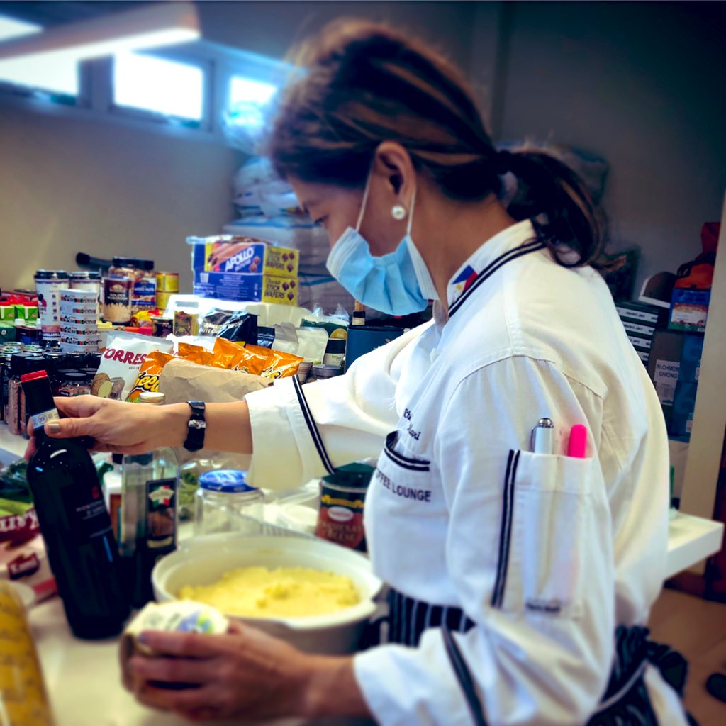 chefbellamari's tweet photo. Happiest when in the kitchen, creating something.
#cheflife #hustlimngchef #werk #cheflifestyle #chefbellaph https://t.co/dYDFgjPHcY