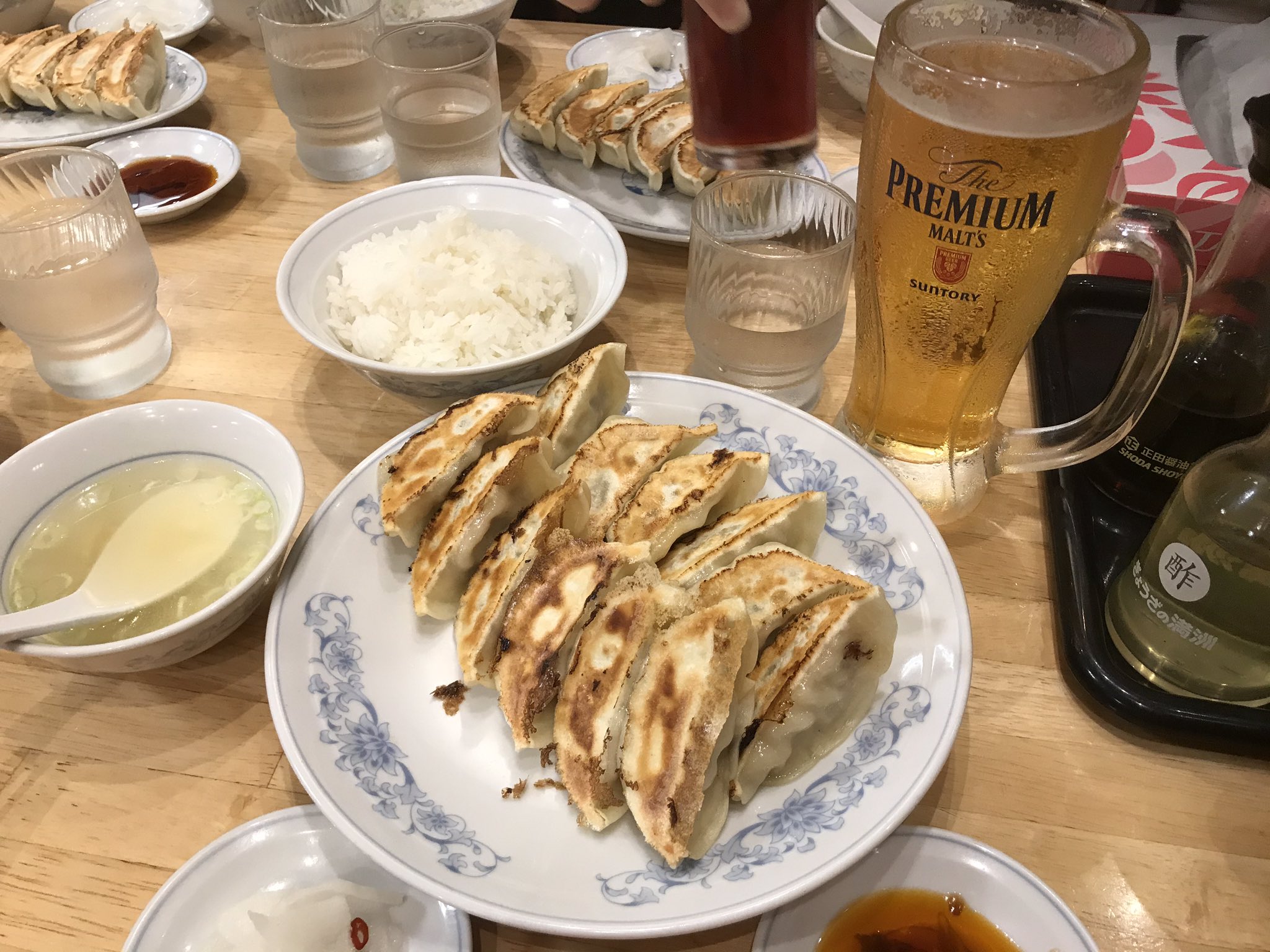 とっしー 峻澪 かえれま10 かえれマンデー見っけ隊 餃子の満洲 埼玉ローカルチェーン 餃子の満洲 590円ダブル 餃子定食 生中つけて ちょっと1000円晩ごはん埼玉県って こんなにもたくさんチェーン店があったのですね 山田うどん食堂 ステーキ
