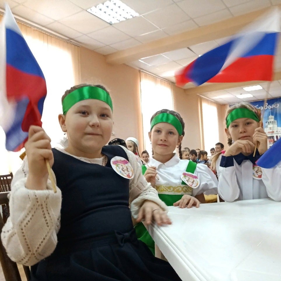 spravkacbs's tweet photo. Предлагаем вам пройти викторину «Национальные костюмы народов России» и проверить свои знания и ��огику на нашем сайте: http://библиотеки.кемеровские.рф/?p=webgames/2020-4nov-quiz_2.htm https://t.co/4BYplXCzjz
