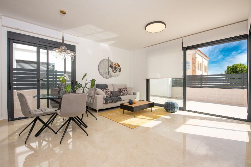 Escapa_sol's tweet photo. ‼️ COUP DE COEUR ‼️ ‼️
☀️☀️ 260 000€ ☀️☀️
La résidence Royal Park Golf est située sur le terrain de golf #LaFincaGolf au sud de #Alicante #Espagne
✅ Maison de 96 m2 sur un terrain de 185 m2
✅ 3 chambres / 2 SDB
✅ Piscine privée
#immobilier #golflife 
https://t.co/HD1wRhN5L6 https://t.co/Hrbhzoi4AS
