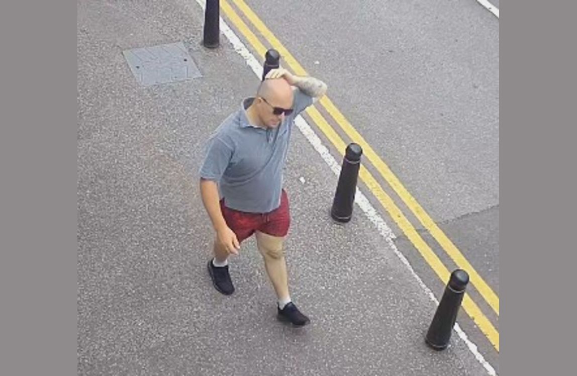 We'd like to trace the man in this picture as part of our enquiries into the theft of a child's bike from Castle Street, Taunton.
Full appeal 👉 bit.ly/3635NwZ
If you recognise him, please call 101 ref 5220163992.