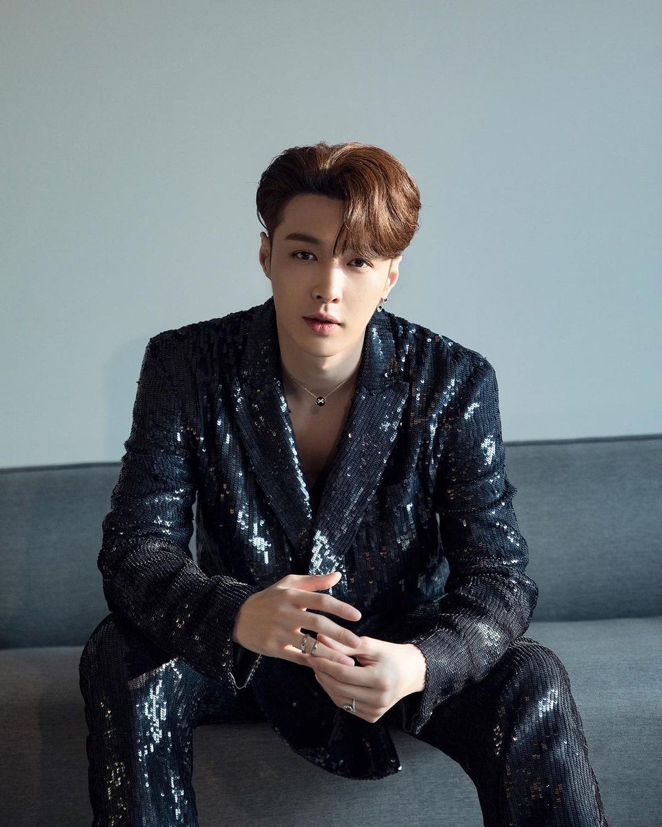 Maralkpoper's tweet photo. LAY YOU ARE BEST 
#RespectLay 
#Lay
@weareoneEXO 
  @B_hundred_Hyun 
@lay_studio
@layzhang https://t.co/hjzctCJuHV