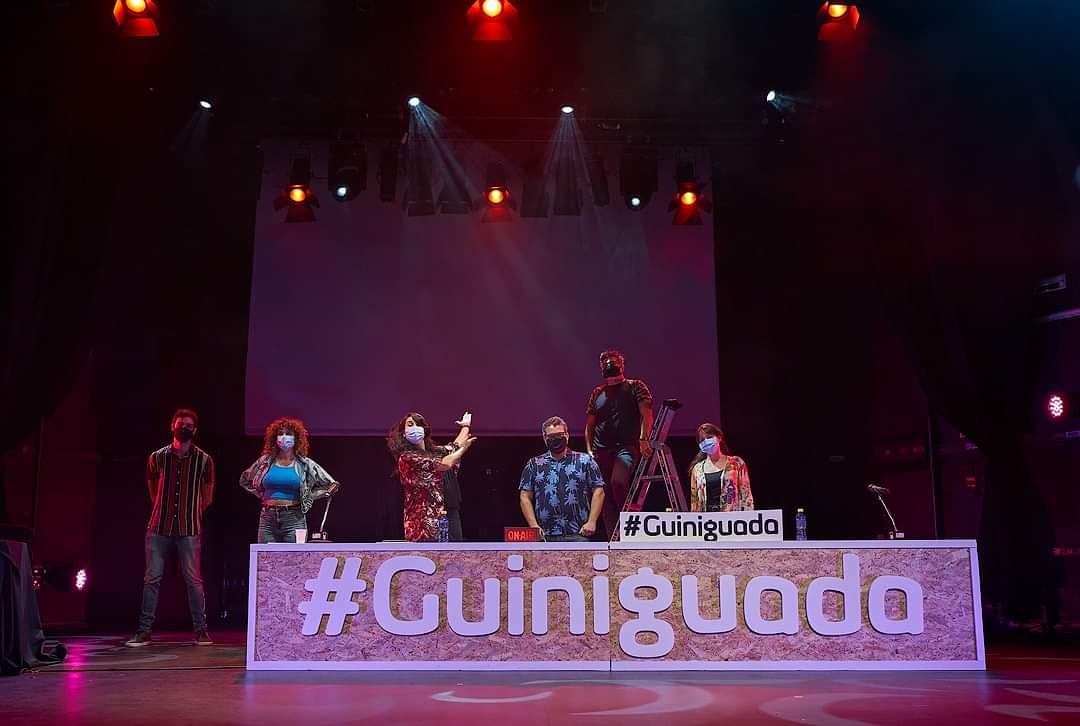 CadaverRico's tweet photo. La clásica foto de equipo. 📸 Volvemos la semana que viene al #Guiniguada.

12 de noviembre a las 20:30 🕣
'La voz de las marcas', en el Teatro Guiniguada.
Entradas 👇🏽: https://t.co/Ens90rZD8n https://t.co/WATdrubhgY