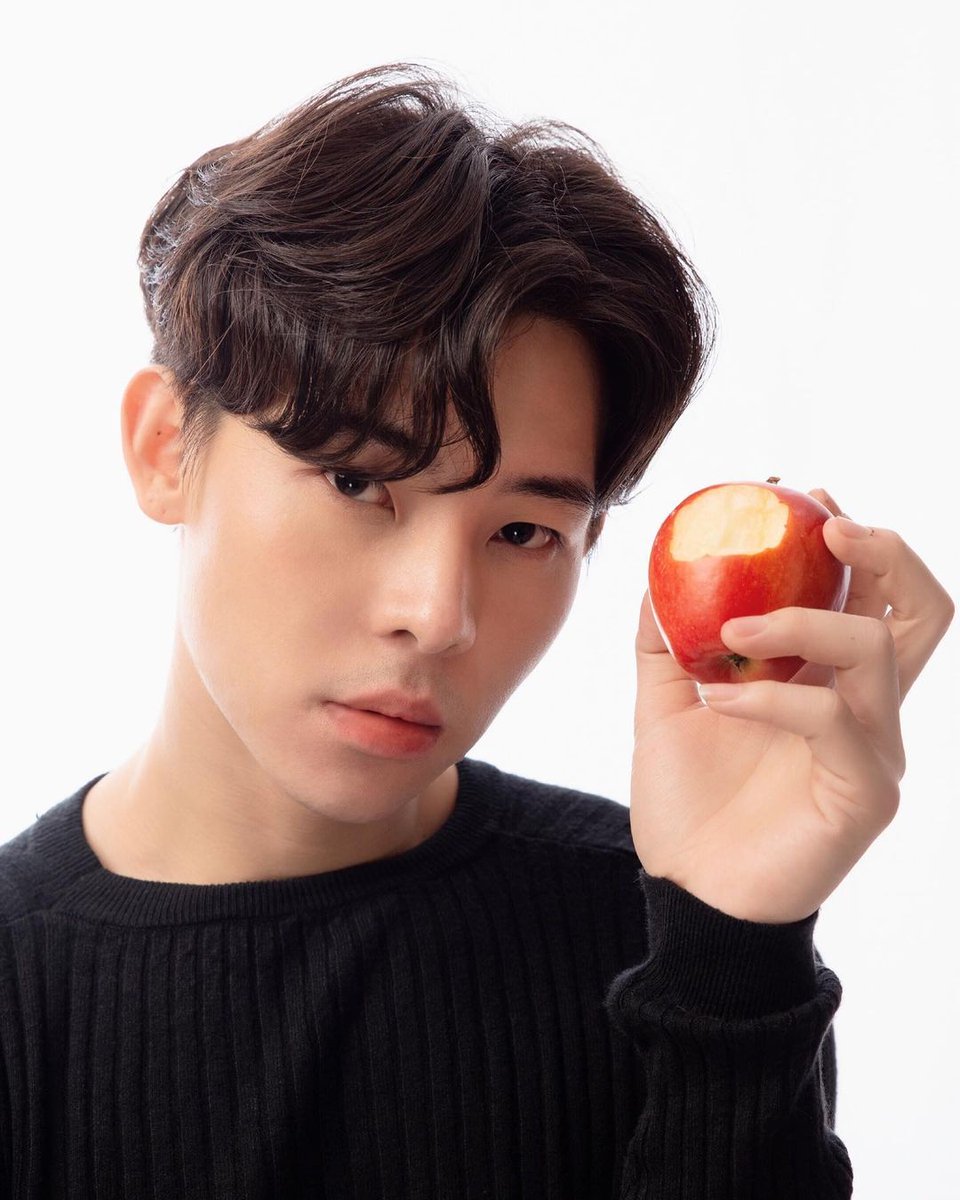 MyEngineer_Peru's tweet photo. °¦ IG |03·11·20 ¦° Inntouch °

🍎🍎Lista para pecar a tu lado 🍎🍎
.
.
. 
#theseriesmyengineer #myengineerมีช็อปมีเกียร์มีเมียรึยังวะ
#INNTOUCHNAPHAT
#MekBoss
#bittersweettheseries #อินทัชหน่อยอร่อยแน่ https://t.co/GW6XTIKwIT
