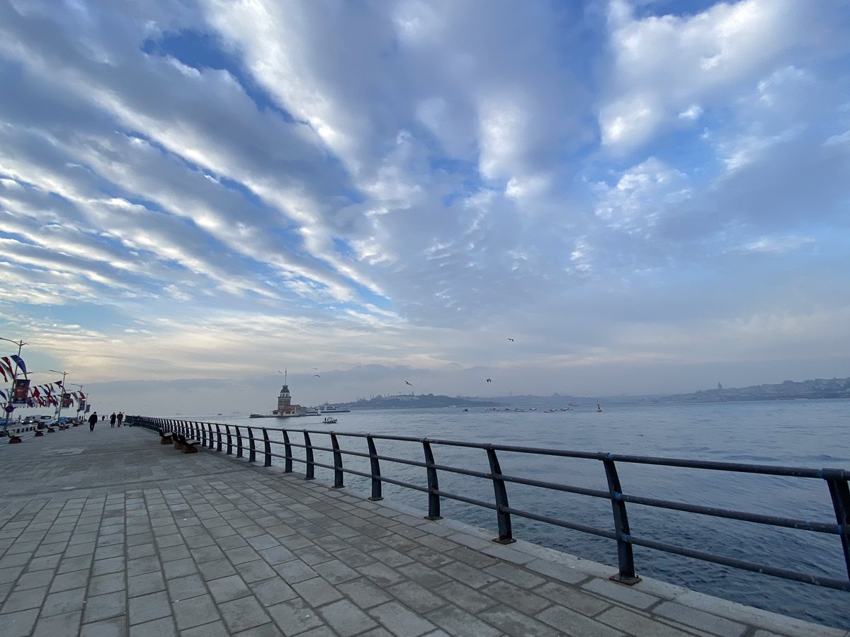 Egzersiz aynen yemek ve uyku gibi mutlak bir ihtiyaçtır. Zamanında kullanılmayan kaslar işlevini kaybeder ve yaş ilerledikçe geri gelmez. Sarkopeni ise bir korkulu rüyamız. 

Hadi gelin yürüyelim, koşalım, pedallayalım.

Güzel bir İstanbul sahilinden:
Günaydın! ☕️🌥🏃🏻‍♂️
