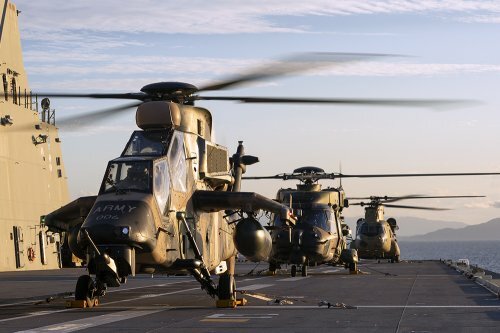 Australian_Navy's tweet photo. Adelaide provides platform for trio of Army helicopters https://t.co/mH0mSDKk0G #AusNavy #NavyDaily https://t.co/RERj5w7V7Q