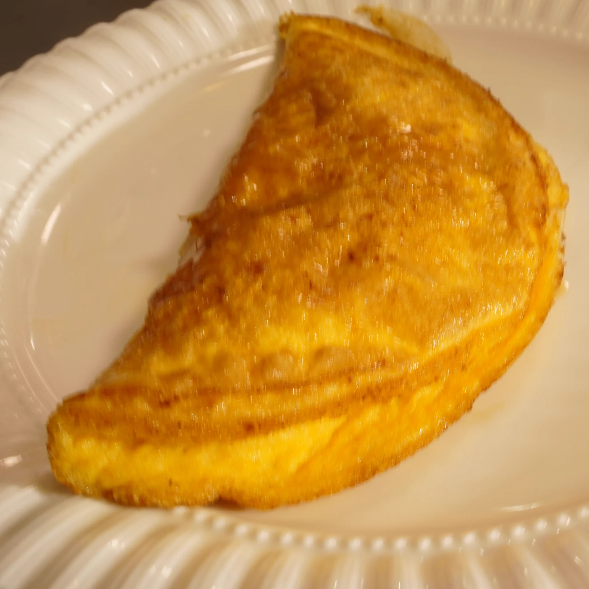 卵を泡立てなくてもOK？溶き卵にある物を入れて焼くとフワフワのオムレツになる？！